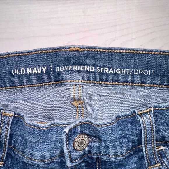 Old Navy Boyfriend Straight Jeans Distressed Light Wash Size 8 Regular - Picture 3 of 8